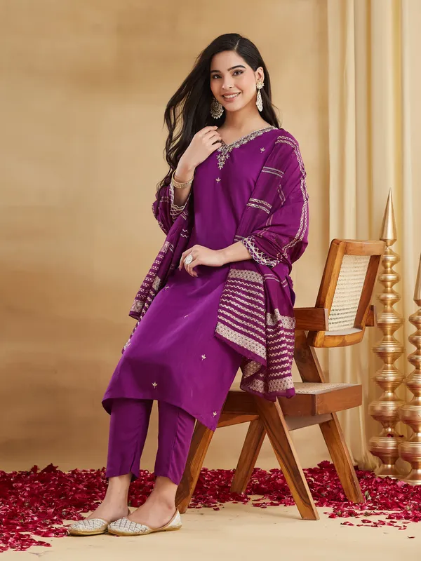 Purple_Embroidered_Kurta_Set_for_Women