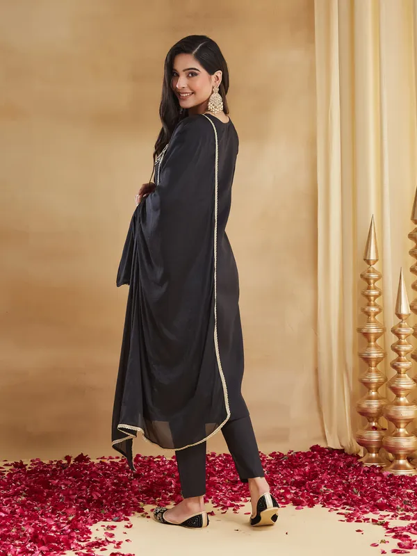 Black_Embroidered_Straight_Fit_Kurta_Set_for_Women
