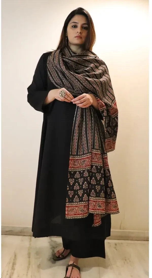 Black_Printed_Ethnic_Wear_Set_for_Women