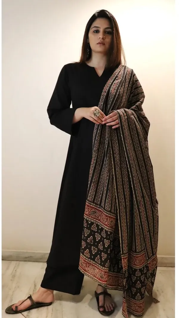 Black_Printed_Ethnic_Wear_Set_for_Women