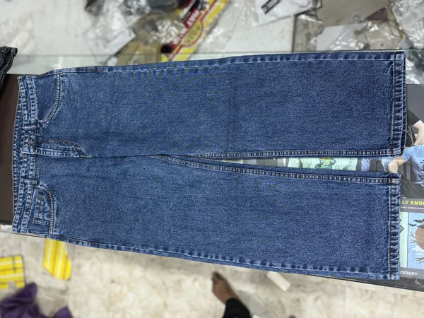 Blue_Denim_Straight_Fit_Classic_Wash_Jeans_For_Men