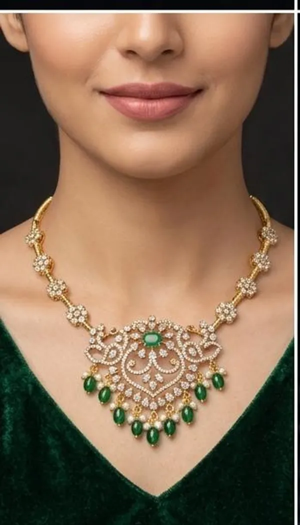 Green_And_Golden_Alloy_Kundan_Necklace_Set_With_Maang_Tikka_For_Women