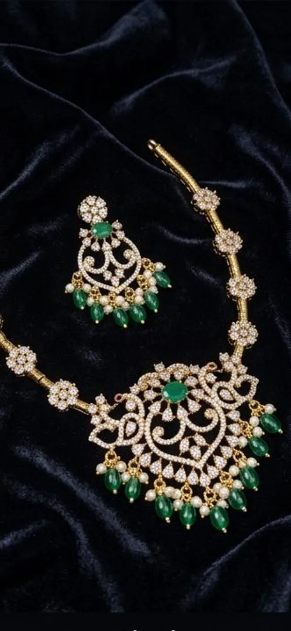 Green_And_Golden_Alloy_Kundan_Necklace_Set_With_Maang_Tikka_For_Women