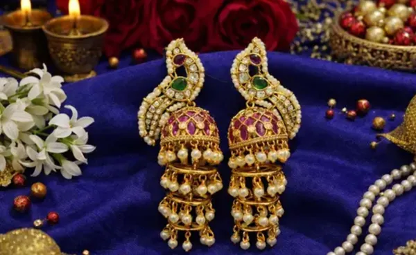 Traditional_Kundan_Jhumka_Earrings_with_Pearl_Drops