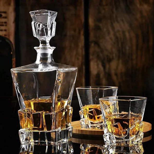 Set_of_7_Crystal_Whiskey_Decanter_–_750ml_Decanter_with_6_x_300ml_Glasses