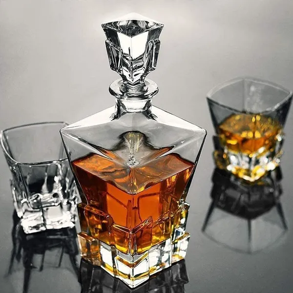 Set_of_7_Crystal_Whiskey_Decanter_–_750ml_Decanter_with_6_x_300ml_Glasses