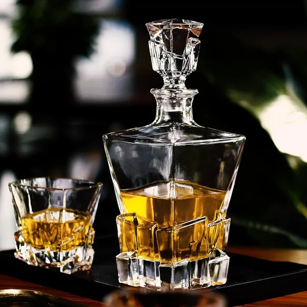 Set_of_7_Crystal_Whiskey_Decanter_–_750ml_Decanter_with_6_x_300ml_Glasses