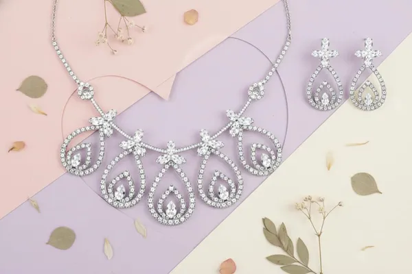 Zeeba_Jewels_Silver_Crystal_Teardrop_Statement_Necklace_Set_For_Women