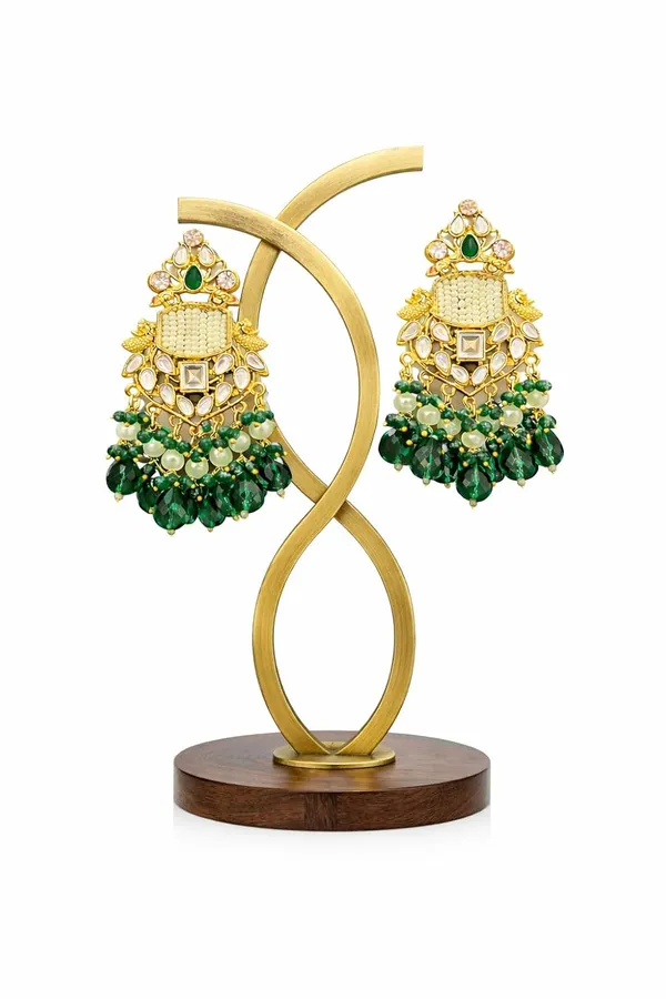 Emerald_Green_Kundan_Gold_Tone_Chandelier_Dangler_Earrings_For_Women