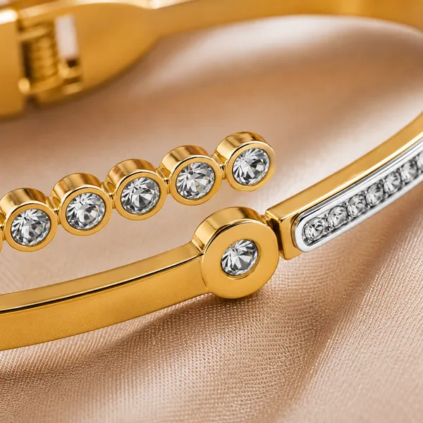 Zeeba_Radiance_Gold_Plated_American_Diamond_Designer_Bracelet_for_Women