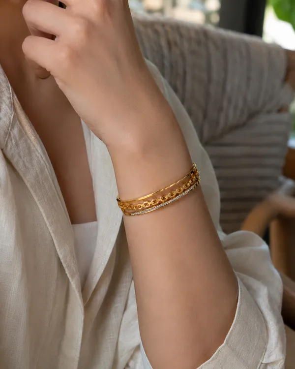 Elegant_Gold-Plated_Crystal_Studded_Openable_Kada_Bracelet_for_Women