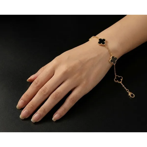 Gold_Black_Onyx_Four_Leaf_Clover_Chain_Bracelet_For_Women_(BRSSCN-01B)