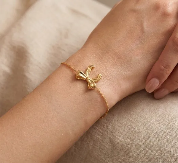 Gold_Stainless_Steel_Balloon_Dog_Charm_Chain_Bracelet_For_Women_(BRSSCN-07)