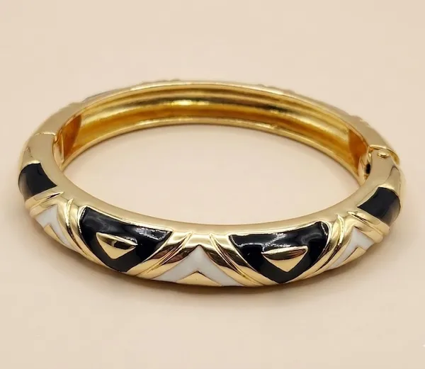 Gold_Metal_Black_White_Enamel_Chevron_Bangle_For_Women_(BRENCF-03A)