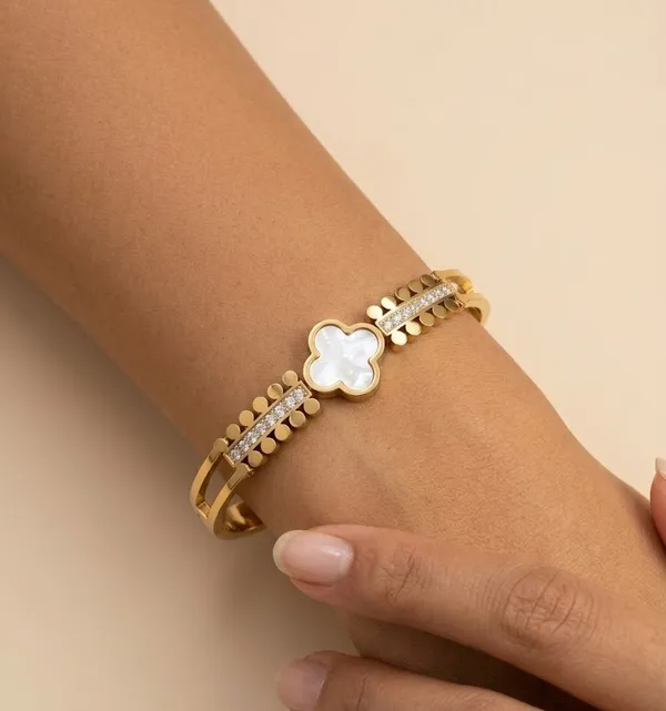 Gold_Stainless_Steel_White_Clover_Crystal_Charm_Bracelet_For_Women_(BRSSCF-44)
