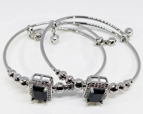 Silver_Stainless_Steel_Black_Stone_Adjustable_Bracelet_For_Women_(BRSSCF-43)