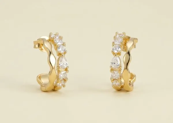 Gold_Metal_Wavy_Cubic_Zirconia_Hoop_Earrings_For_Women_(ERAD-05)