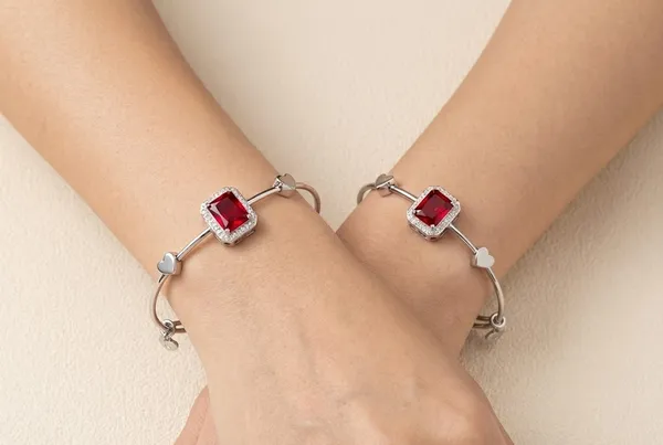 Silver_Stainless_Steel_Red_Crystal_Stone_Adjustable_Bracelet_For_Women_(BRSSCF-41A)