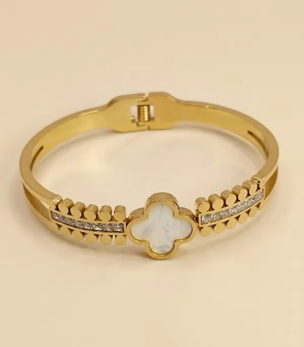 Gold_Stainless_Steel_White_Clover_Crystal_Charm_Bracelet_For_Women_(BRSSCF-44)