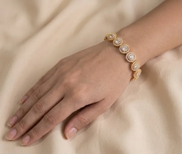 Gold_Metal_Round_Crystal_Halo_Medallion_Bracelet_For_Women_(BRADCN-03)