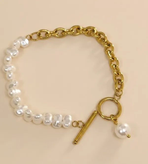Gold_Stainless_Steel_Pearl_Chain_Toggle_Bracelet_For_Women_(BRSSCN-08)
