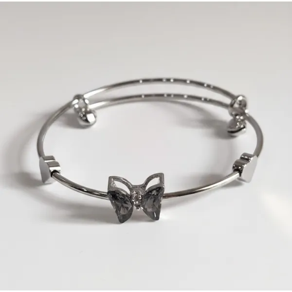 Silver_Stainless_Steel_Adjustable_Butterfly_Charm_Bracelet_For_Women_(BRSSCF-23)