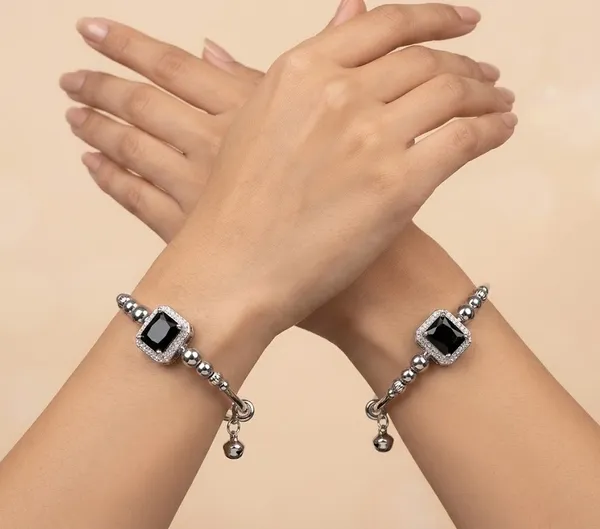 Silver_Stainless_Steel_Black_Stone_Adjustable_Bracelet_For_Women_(BRSSCF-43)