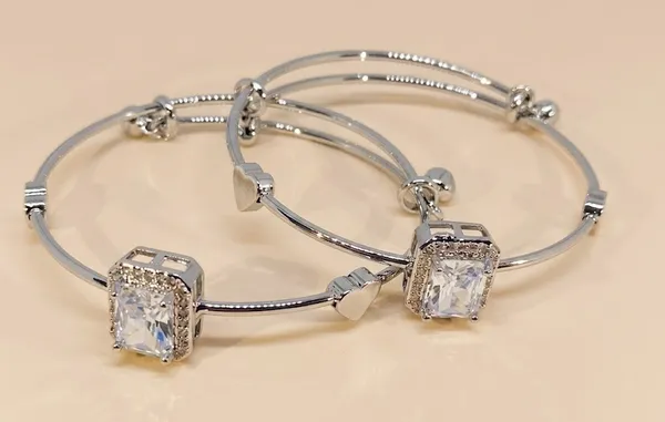Silver_Stainless_Steel_Crystal_Geometric_Adjustable_Bracelet_For_Women_(BRSSCF-41B)