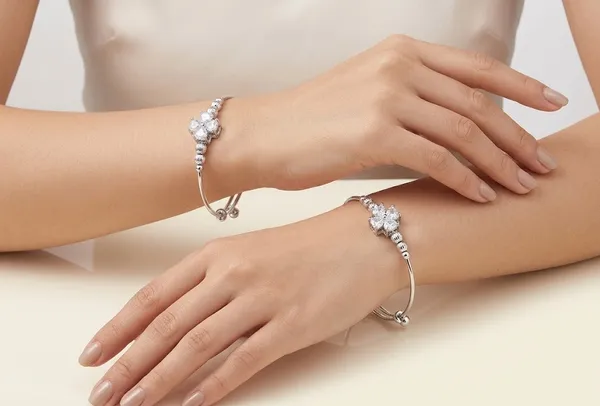 Silver_Plated_Crystal_Cross_Charm_Adjustable_Bracelet_For_Women_(BRSSCF-42A)