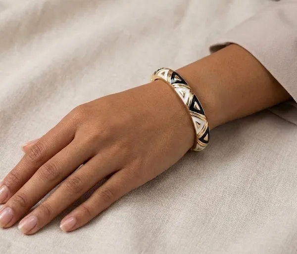 Gold_Metal_Black_White_Enamel_Chevron_Bangle_For_Women_(BRENCF-03A)