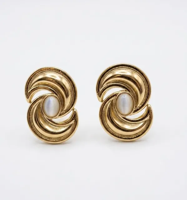 Gold_Stainless_Steel_Swirl_Pearl_Stud_Earrings_For_Women_(ERSS-37B)