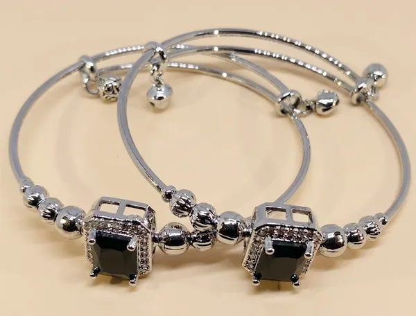 Silver_Stainless_Steel_Black_Stone_Adjustable_Bracelet_For_Women_(BRSSCF-43)