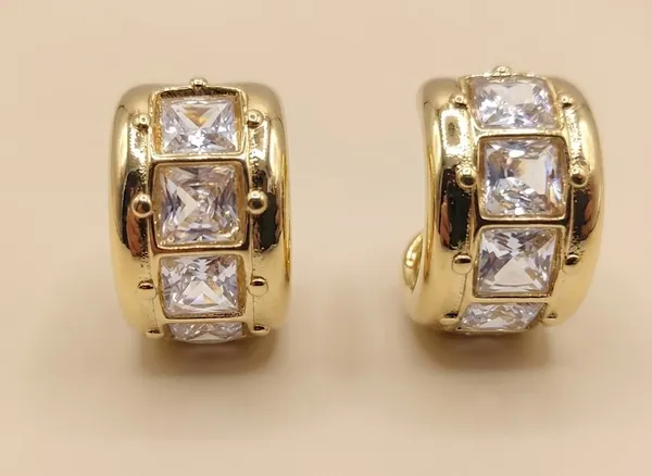 Gold_Plated_Crystal_Channel_Set_Hoop_Earrings_For_Women_(ERSS-42)
