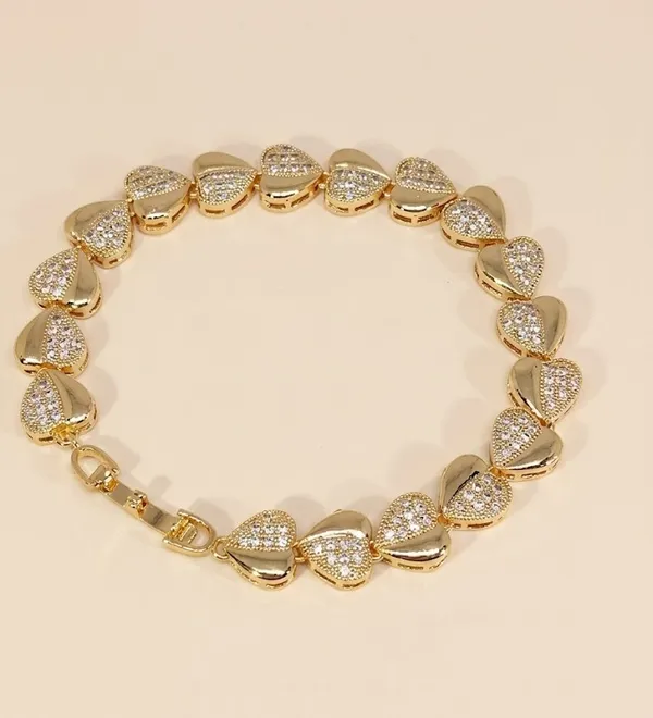Gold_Metal_Heart_Link_Embellished_Chain_Bracelet_For_Women_(BRADCN-02)