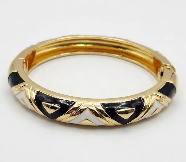 Gold_Metal_Black_White_Enamel_Chevron_Bangle_For_Women_(BRENCF-03A)