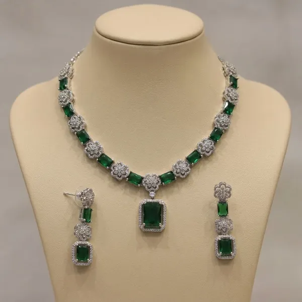 Emerald_Bloom_Crystal_Necklace_Set