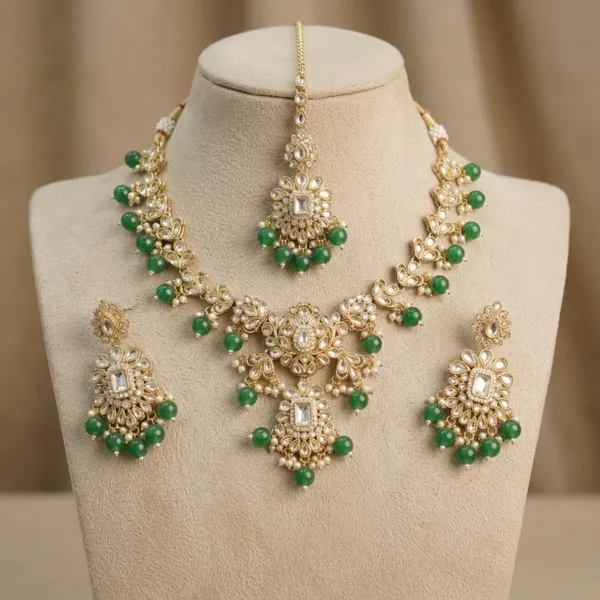 Emerald_Elegance_Kundan_Bridal_Necklace_Set