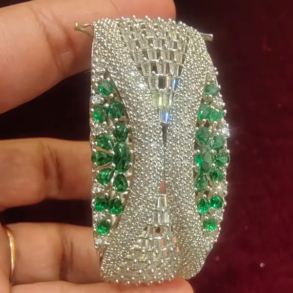 Empress_Emerald_&_Diamond_Zirconia_Statement_Kada_Bracelet