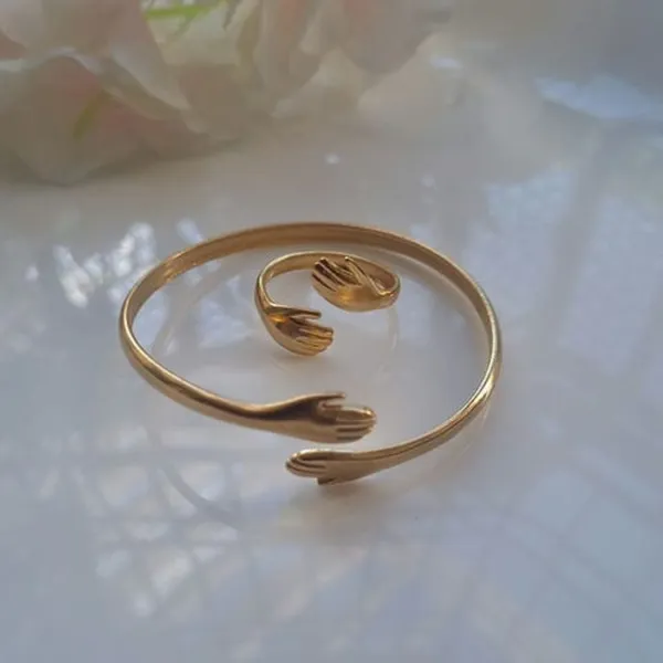 Eternal_Hug_Bangle_&_Ring_Set