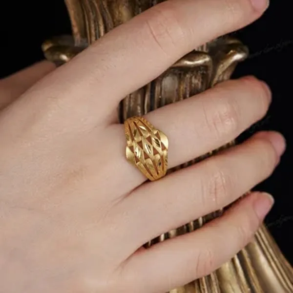 Gilded_Swirl_Filigree_Ring