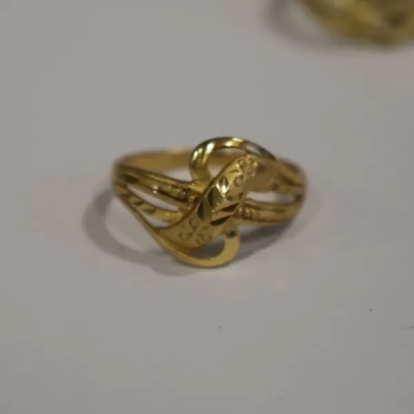 Luna_Petal_Ring