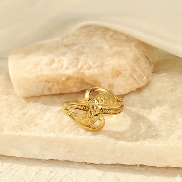 Luna_Petal_Ring