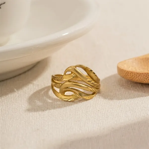 Nova_Swirl_Ring