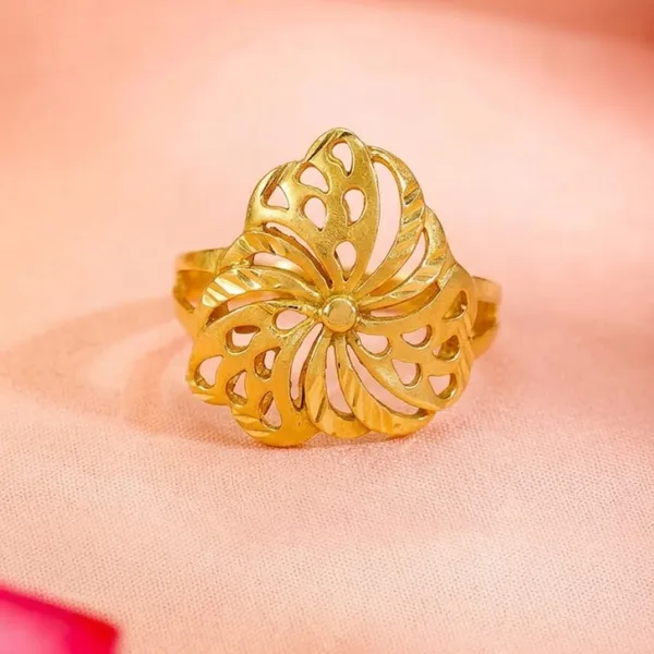 Golden_Pinwheel_Filigree_Ring