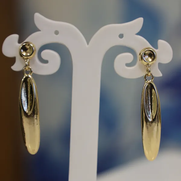 Polished_Gold_Elongated_Drop_Earrings