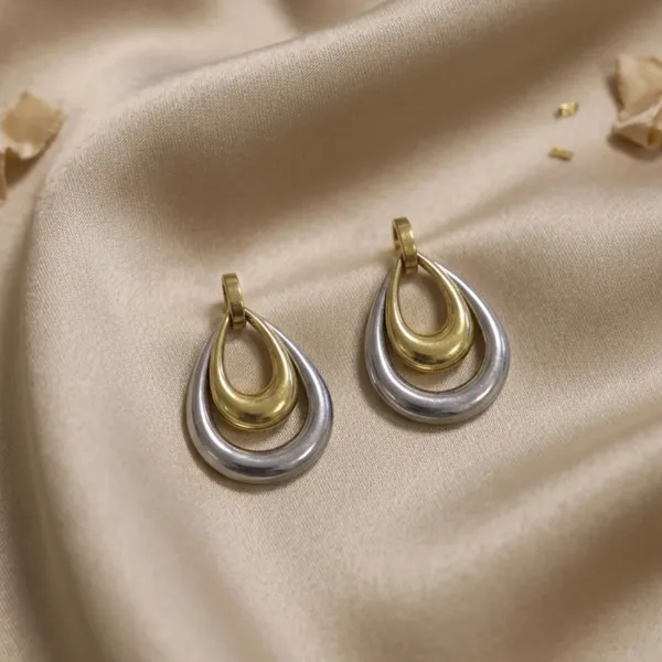 Dual-Tone_Sculptural_Teardrop_Earrings