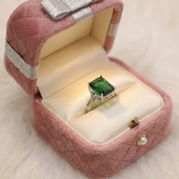 Emerald_Elegance_Statement_Ring
