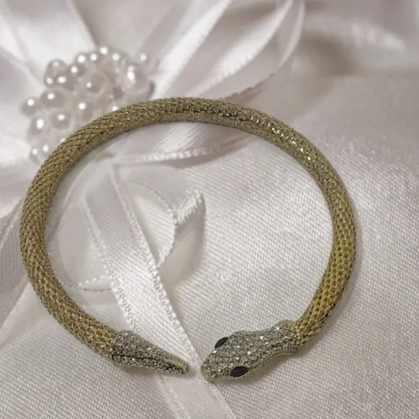Serpentine_Elegance_Mesh_Choker