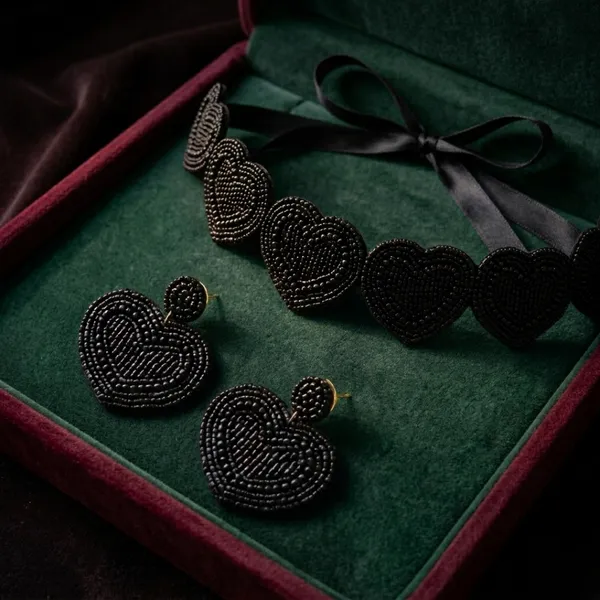 The_Noir_Amore_Beaded_Heart_Set