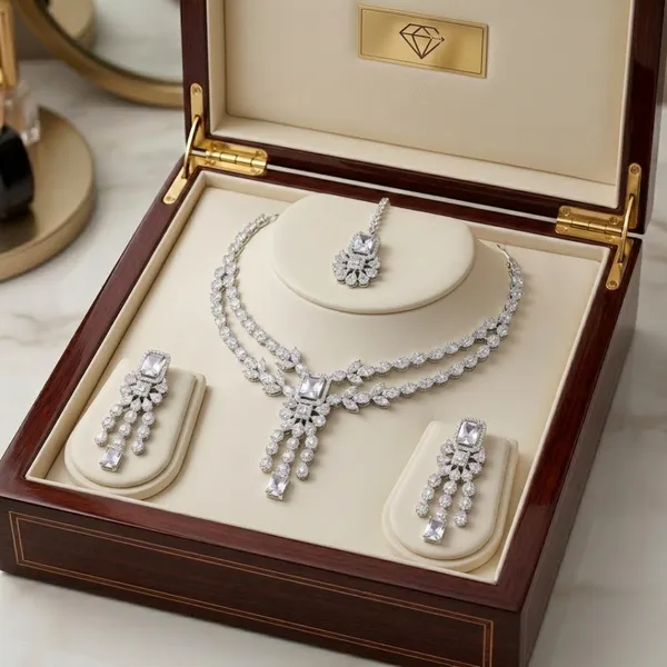Elegant_Crystal_Drop_Jewelry_Set_With_Maang_Tikka